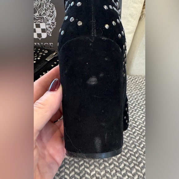 VINCE CAMUTO: DRISTA Black Suede Silver Studded Ankle Boots Block Heel Size - 9M - Picture 8 of 10